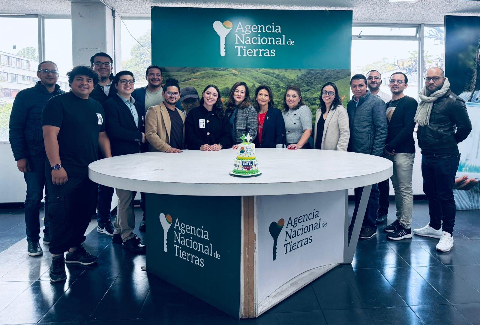 Equipo del proyecto con la Agencia Nacional de Tierras